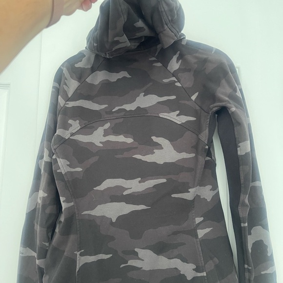 Athleta Triumph Hoodie Zip Up Jacket in Gray & Black Camouflage Camo Size S EUC - Picture 10 of 11